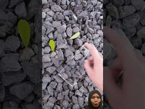 Ada hape di batu ⁉️ SC: TrendyTechReviewShow #comedy #shorts #trending #funny #lucu