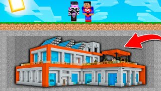 MI CASA APARECE ENTERRADA BAJO TIERRA EN MINECRAFT TROLL 🏠😱