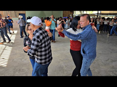 FUI MORAR LÁ NA BAHIA | DANÇANDO FORRÓ NO BAILÃO "XOTE E VANERÃO"