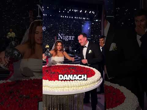 Der letzte Schliff an ihrer Torte 💍