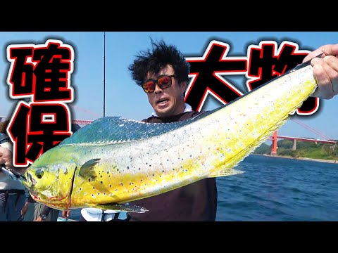 大物ユーチューバーが巨大魚を釣り上げた！