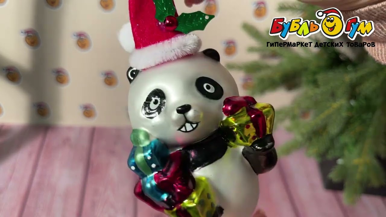 Украшение елочное панда с подарками стеклянная 13,5см - видео