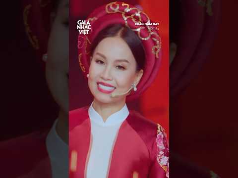 Cẩm Ly nhí nhảnh trong tiết mục Xuân Năm Nay tại Gala Nhạc Việt mừng một mùa Tết đầy niềm vui
