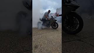 Burnout on Kawasaki Ninja H2!! #kawasaki #ninjah2 #shorts #viral