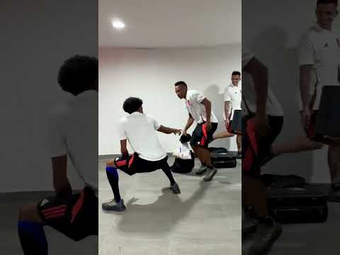 El baile hipnótico y pegadizo de los jugadores de Colombia tras clasificarse para el Mundial#shorts