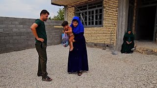 Hashem is angry with Ashraf's behavior, his determination to take custody of his son Mahyar.