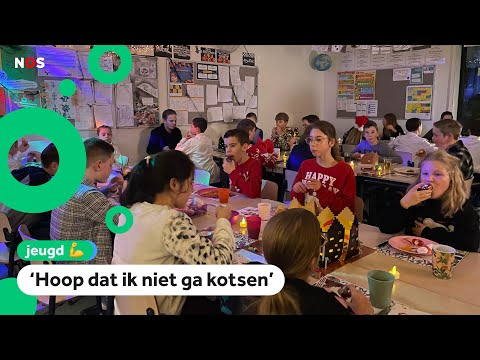 Kinderen vieren samen kerst op school