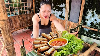 My wife Cookinge 🍳"Cooking Super Delicious Fried Spring Rolls in a Clay Kitchen and Thatched House"