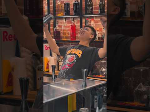 Insegno a gin lo shadow pass! Per info ig @ facchinettigiorgio  #flair #flairbartending #bartender