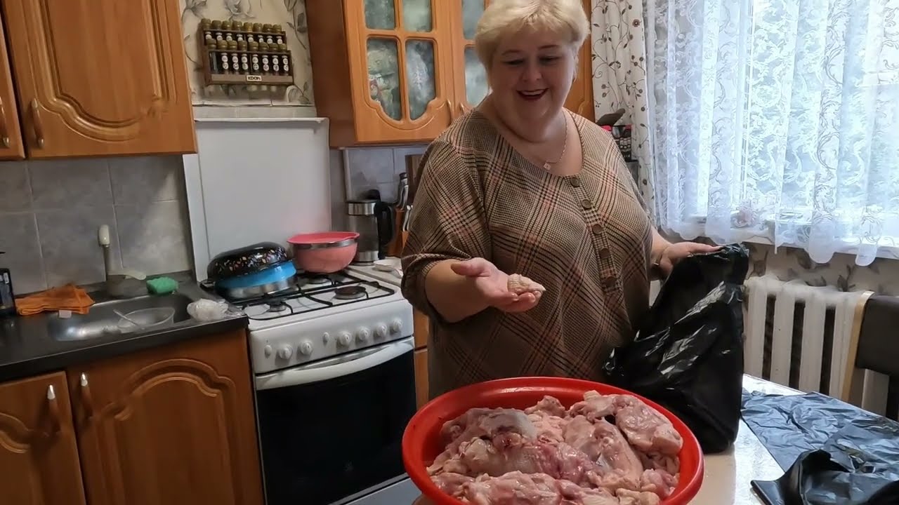 Везём подарочки собачкам. Собрали урожай на даче.