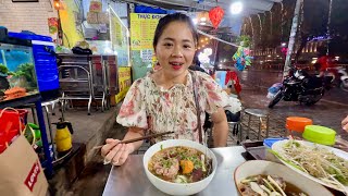 Phạm Dũng đầy cảm xúc khi xem Phim Mưa Đỏ sát mốc 600 tỷ, ăn Bún bò trong cơn mưa đêm tầm tã của SG