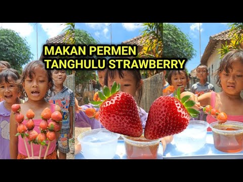 Makan permen tanghulu strawberry