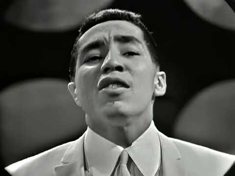 Smokey Robinson & The Miracles - The Tracks Of My Tears (1965)