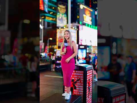 #fyp #streetphotography #viral #nyc #wow #smile #timessquare #city #girl