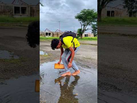 ¡Aventura bajo la lluvia! Victor busca solución para llegar a la escuela inundada 🌧️💦