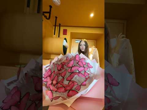 КВИНКЕ СДЕЛАЛИ ПРЕДЛОЖЕНИЕ😱РАСПАКОВКА ПОДАРКОВ С САШКОЙ😂(до конца)#роблокс #игры #смешное #квинка