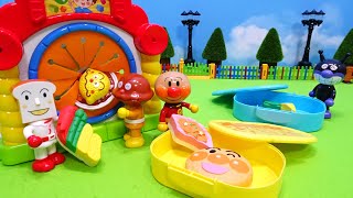アンパンマン、バイキンマンが手さぐりボックスから、おべんとうパズルのパーツを探しておべんとうを組み立てるよ！