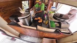 Unik banget jualan nasi kebuli pake mobil cuma hari tertentu aja !
