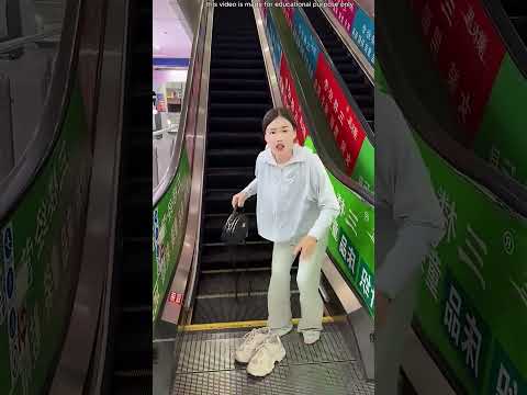 بطة صغيرة معاقة تساعد صديقتها القطة 🐥