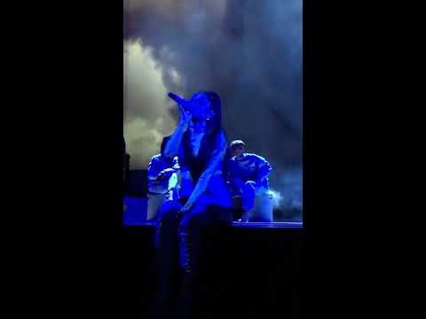 needy - Ariana Grande crying (Sweetener World Tour - Antwerp, Belgium, 8.30.19)