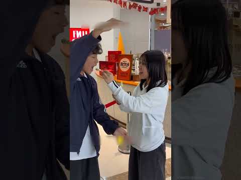 This guy went to the mall to buy towels by the size of his hands #shortsvideo