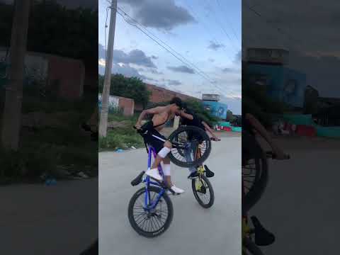 la practica hace el …🫅🏻🫅🏻🫅🏻 #bikelife #motivacion a #shorts #viral #stuntbike #viralshor