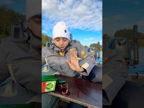 Рыбак выбрался из дома. Рыбалка. #рыбалка #shorts