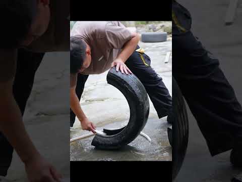 పాత టైర్లను ఉపయోగించి కోళ్లకు గూళ్లు (chicken shelters) తయారు చేసే విధానం చాలా అద్భుతంగా ఉంటుంది.