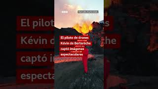 Un volcán arroja lava al océano Índico