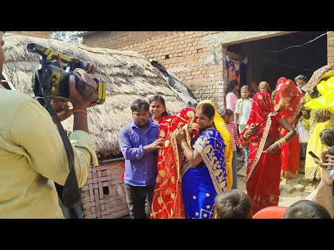 देखिये गाँव में शादी कैसे होता है और जूता को चुराने पर जीजा की साली ने कितने पैसे मांगे ||