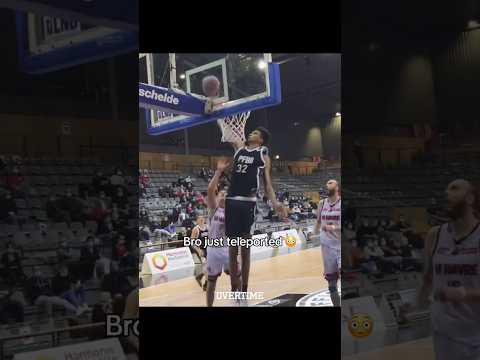 Call an ambulance 🚨😏 #wemby #basketbal #europe #funny #shorts