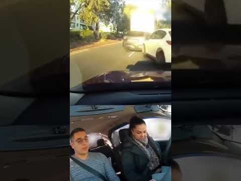 Она избежала ДТП стоя на одном месте 🚘🙆‍♀️🚐