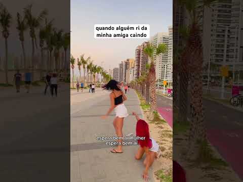 Quando alguém ri da minha amiga caindo #turmadavalzinha