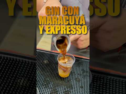 GIN Maracuyá y Expresso. Otra copa de Anaís, la chef barista.