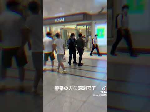 多分、外国人の方のようです。警視庁警察官👮🚨、北千住駅🚉