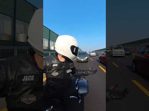 Litigo con un pazzo in autostrada🥲