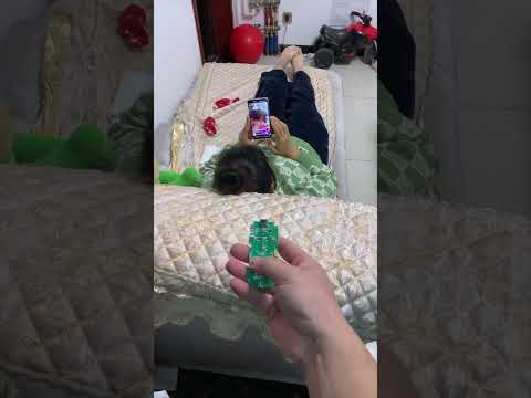 I have nothing to do during the Chinese New Year, so I play a prank on my girlfriend, hahahaha