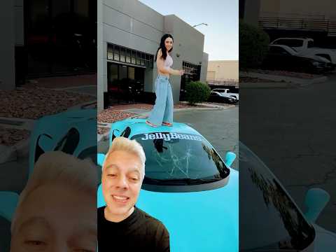 TIKTOKER DESTRÓI O PÁRA-BRISA DE UMA FERRARI #carro #carros #ferrari