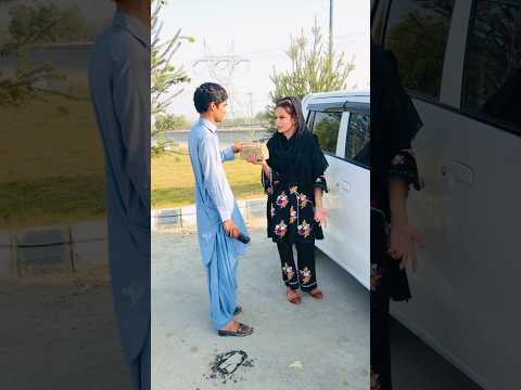 Ladki gadi ka sheshah kiyon tod rahi thi |#ytshorts #funny