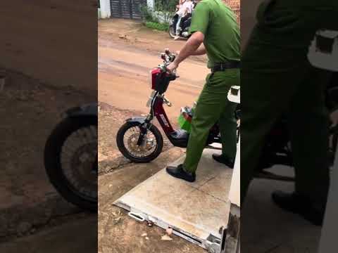 Xe điện bị bắt