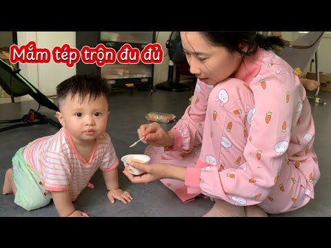 Mẹ Trộn Mắm Tép Đu Đủ Dung Hái Mớ Rau Sống Vô Ăn Chung Ngon Bá Cháy - Em Gái Quê