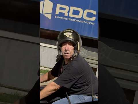 Que figura 🤣🤣🤣 Tava com o capacete ao contrário 🤣🤣