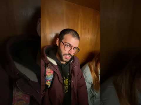 Ragazzo prende un ascensore molto strano e rimane bloccato dentro!