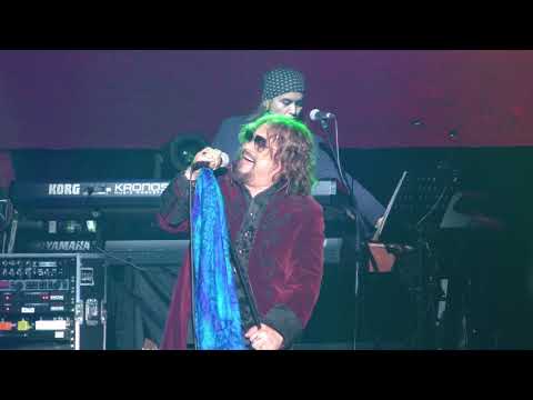 Awie Nyanyi Lagu MATA HATI JIWA di Konsert Romantika Awie di Stadium Malawati Shah Alam.