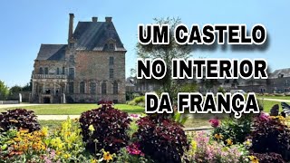 UM CASTELO NO INTERIOR DA FRANÇA 