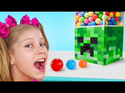 Slava and Arina play with Minecraft Gumball Machine