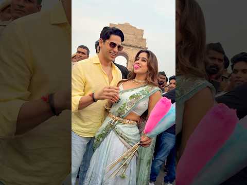 Siddharth Malhotra and Janhvi Kapoor in India Gate Delhi #siddharthmalhotra #janhvikapoor #trending