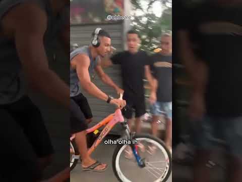 descendo de bicicleta kkkk😂 #shorts #shortvideo