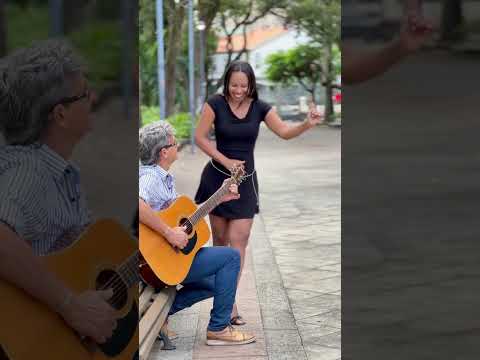 Vi ele tocando e me aproximei pra dançar #dance ##shorts