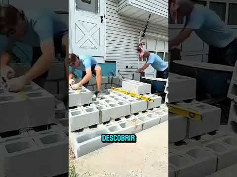 Ele achou algo TERRÍVEL sob a escada e decidiu mudar tudo!